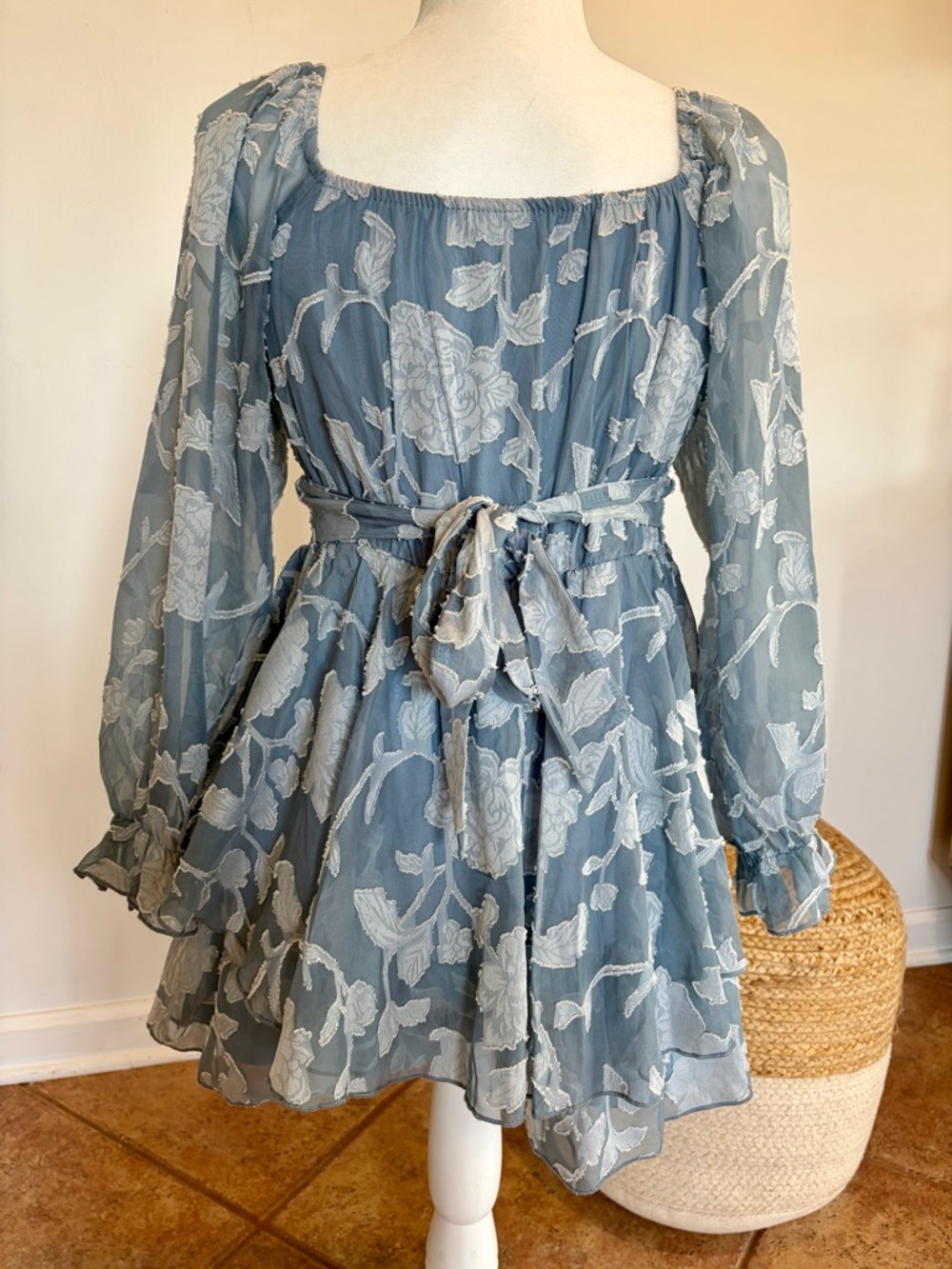 Evolutionary Apparel Jumper Youth Size 16 Blue Long Sleeve Ruffle Tie
Back - Picture 2 of 7